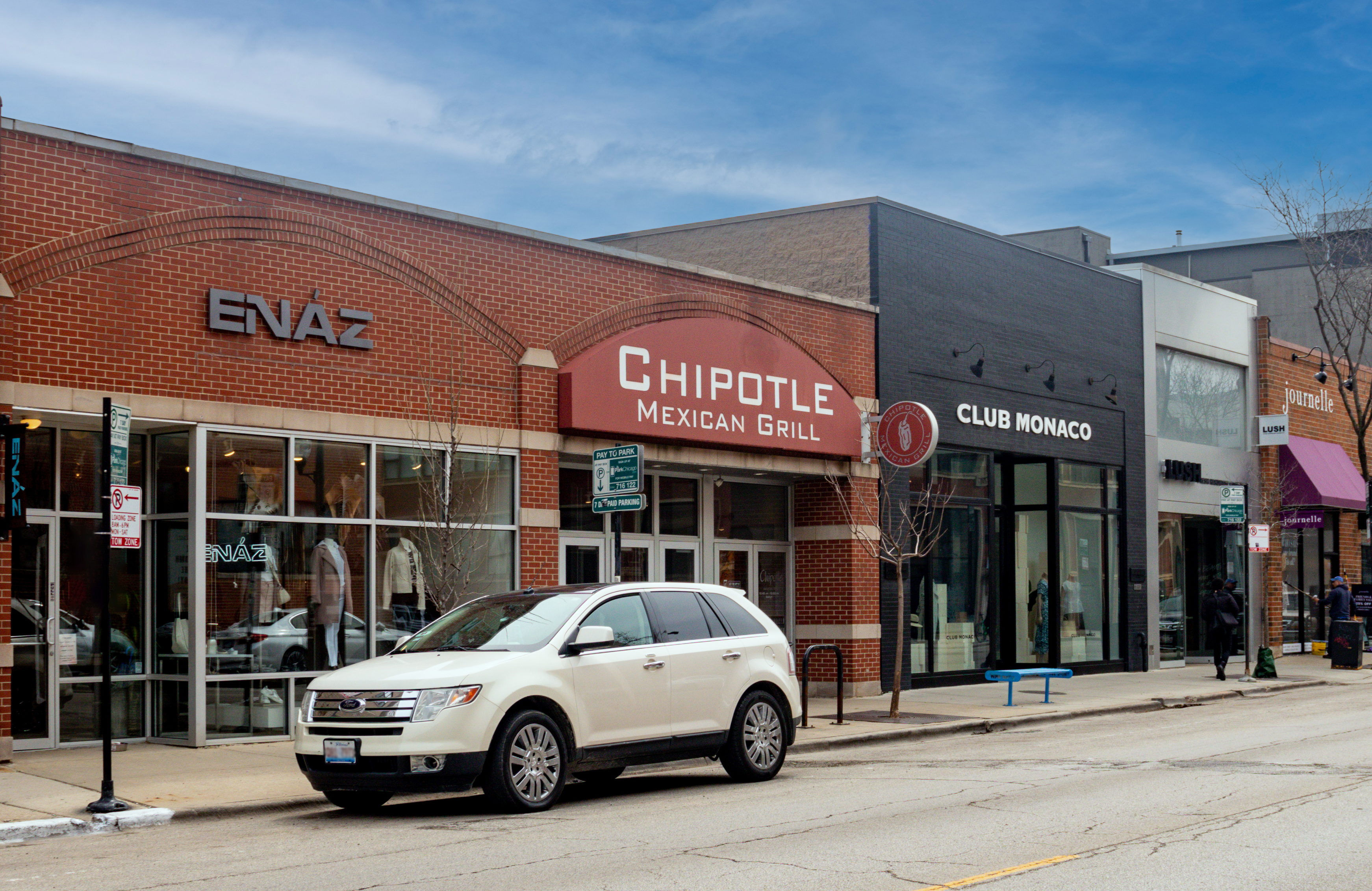 Retail spaces in Wicker Park with parking