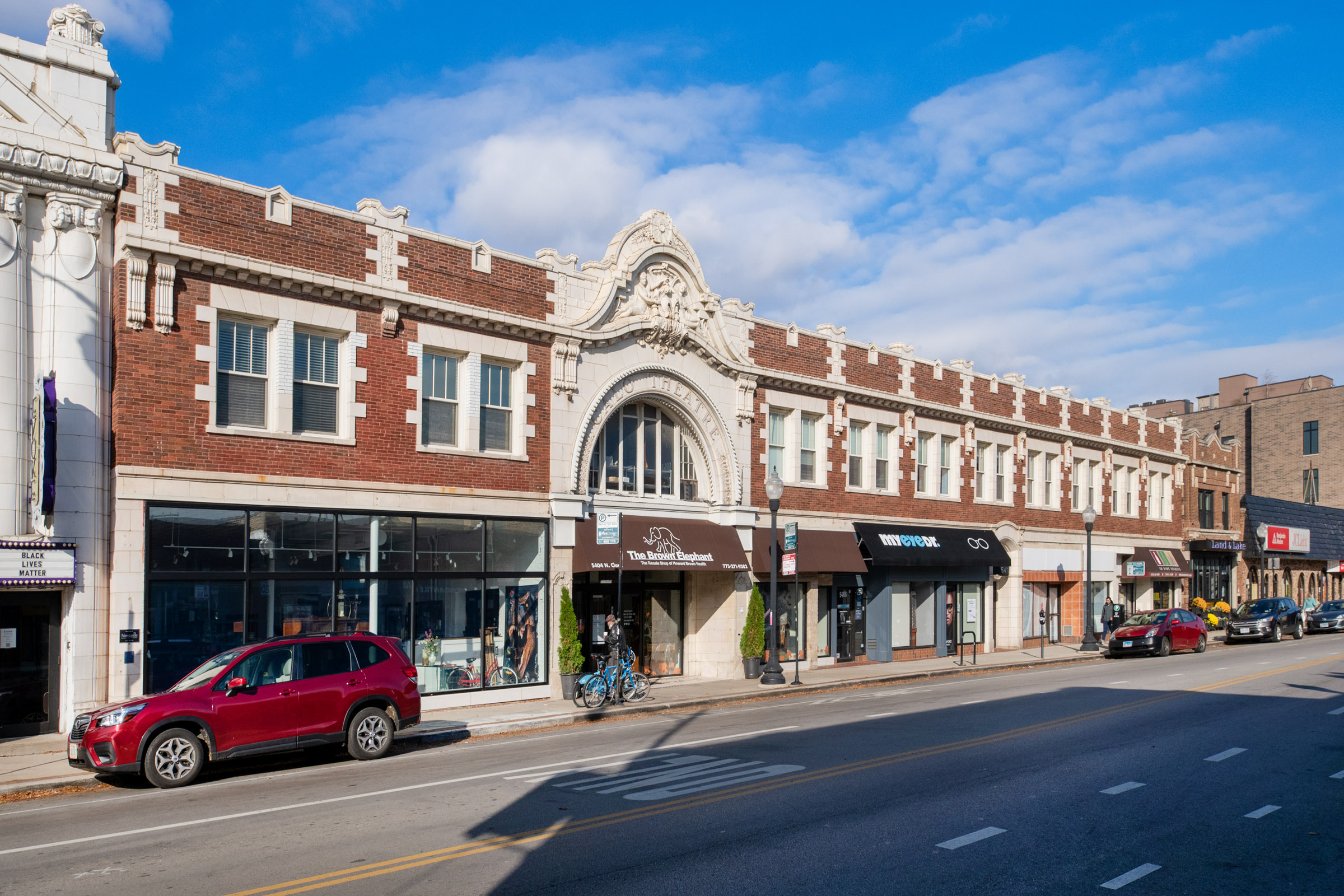 In-line boutique retail spaces in Andersonville, Chicago